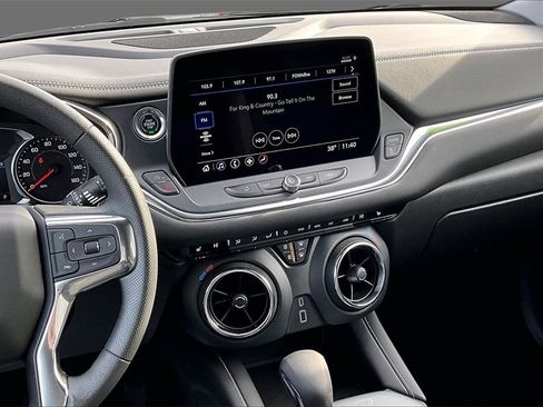 Used 2024 Chevrolet Blazer LT image 3