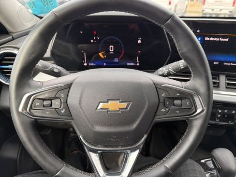 Used 2025 Chevrolet Trax LT w/ LT Convenience Package image 38