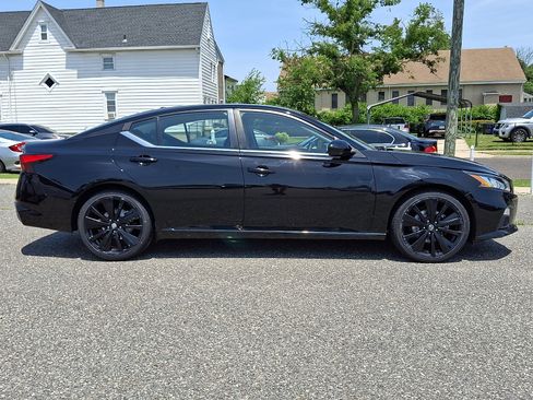 Used 2022 Nissan Altima 2.5 SR FWD image 7
