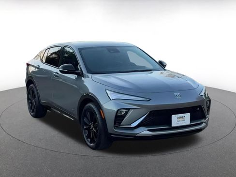 Used 2025 Buick Envista Sport Touring image 3