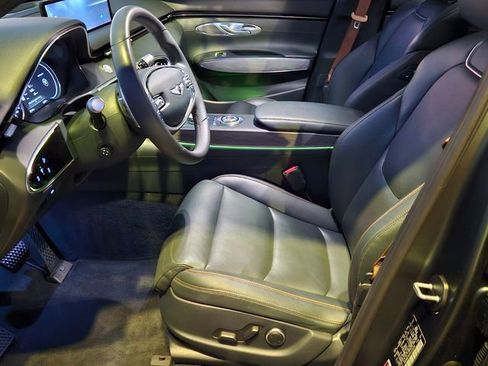 Used 2023 Genesis GV70 2.5T w/ Advanced Package image 11