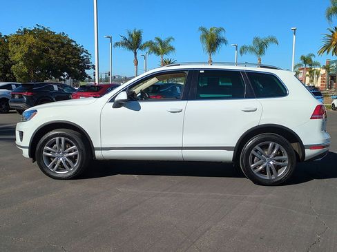 Used 2016 Volkswagen Touareg Sport image 8