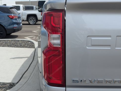 Used 2022 Chevrolet Silverado 3500 LTZ AWD/4WD image 45