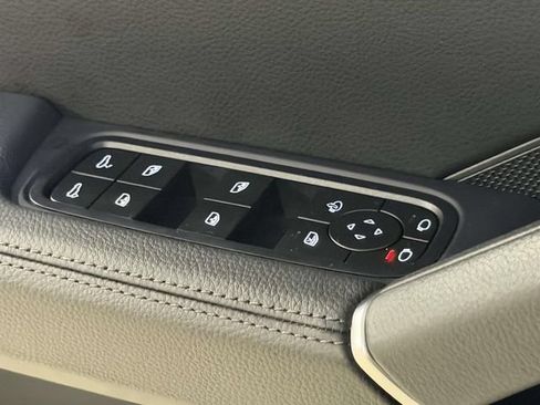 Certified 2023 Porsche Cayenne AWD/4WD image 34
