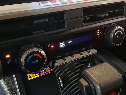 Used 2024 Toyota Tacoma TRD Sport image 16