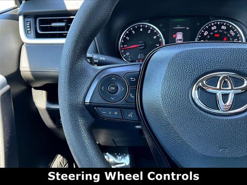 Used 2021 Toyota RAV4 LE AWD/4WD image 10