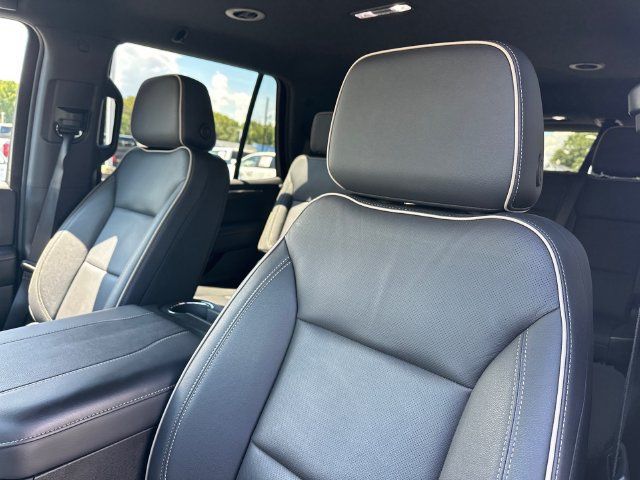 Used 2025 Chevrolet Tahoe Premier AWD/4WD image 22
