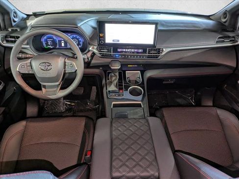 Used 2025 Toyota Sienna XSE image 17