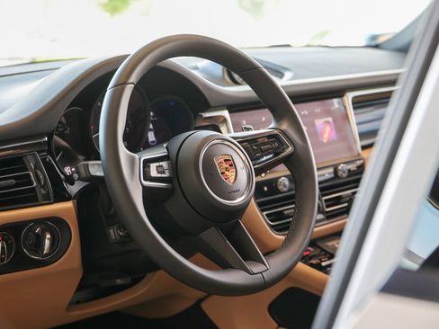 Certified 2026 Porsche Macan AWD/4WD image 36