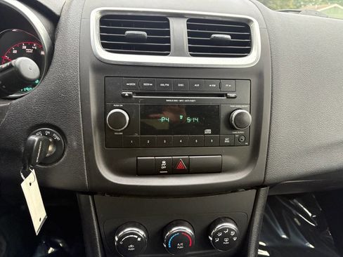 Used 2013 Dodge Avenger SE image 16