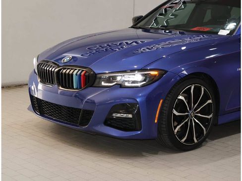 Used 2022 BMW 330i Sedan w/ M Sport Package RWD image 2