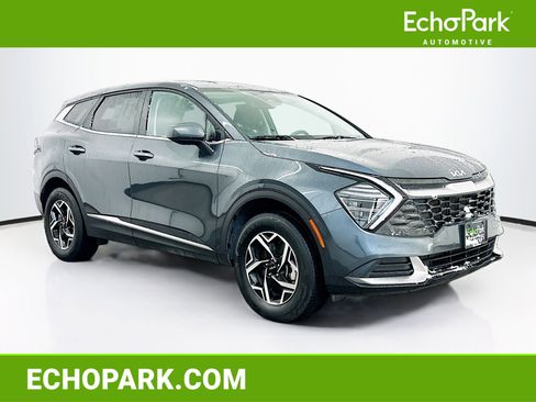 Used 2025 Kia Sportage LX image 1