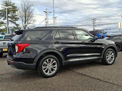 Used 2022 Ford Explorer XLT w/ Equipment Group 202A image 11