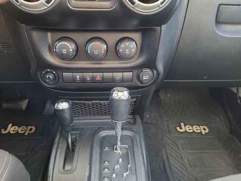 Used 2017 Jeep Wrangler Unlimited Sahara w/ Dual Top Group image 10