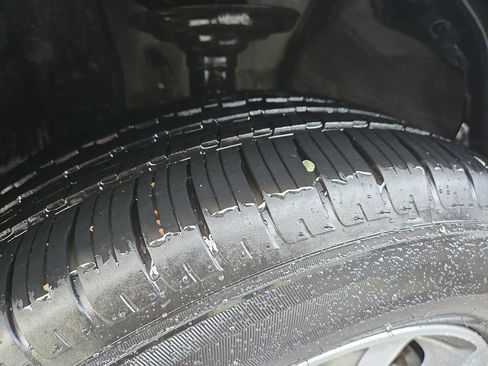 Used 2024 Subaru Ascent Premium w/ Convenience Package image 11