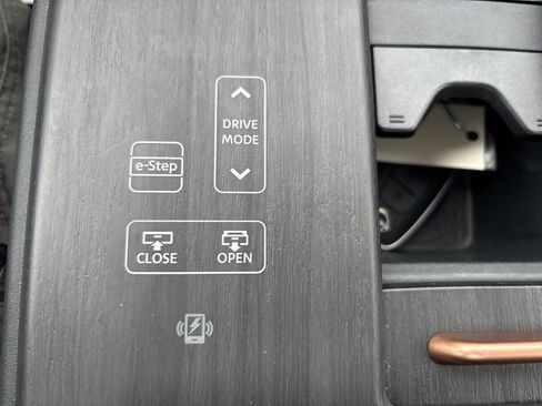 Used 2023 Nissan Ariya FWD image 36