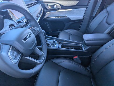 Used 2024 Jeep Compass Latitude image 15