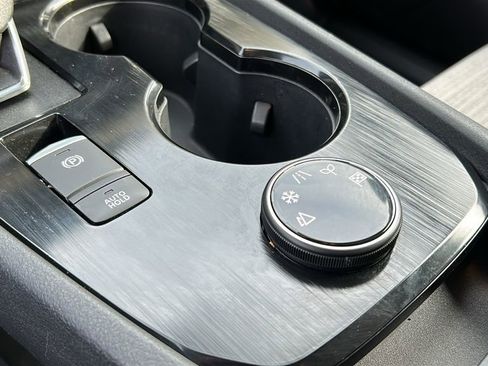 Used 2022 Nissan Rogue SV image 21