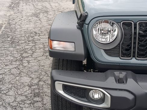 New 2025 Jeep Gladiator Sport image 8