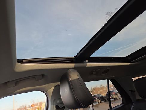 Used 2022 Ford Explorer XLT w/ Equipment Group 202A image 28