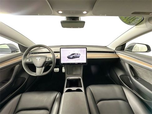 Used 2022 Tesla Model 3 Performance image 3