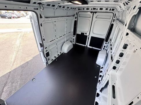 Used 2024 RAM ProMaster 2500 w/ Convenience Group FWD image 12