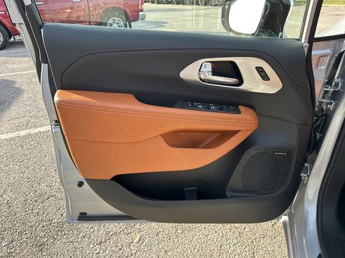 New 2026 Chrysler Pacifica Pinnacle w/ Trailer Tow Group image 62