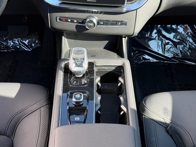 Certified 2026 Volvo XC90 B6 Plus AWD/4WD image 16