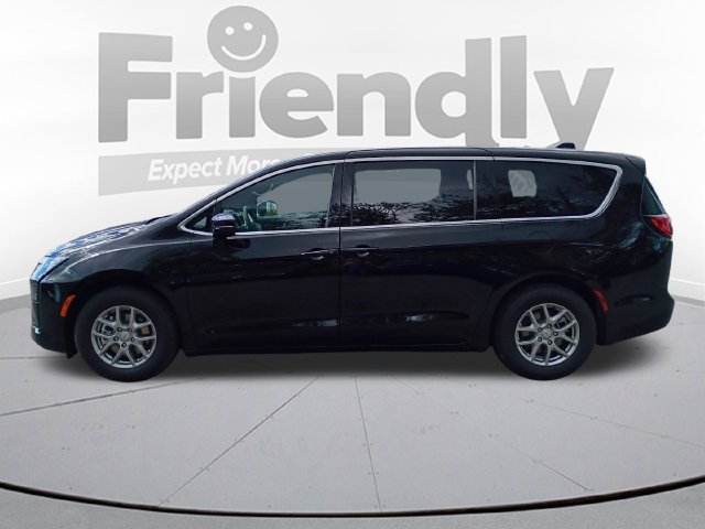 New 2027 Chrysler Pacifica Select FWD image 8