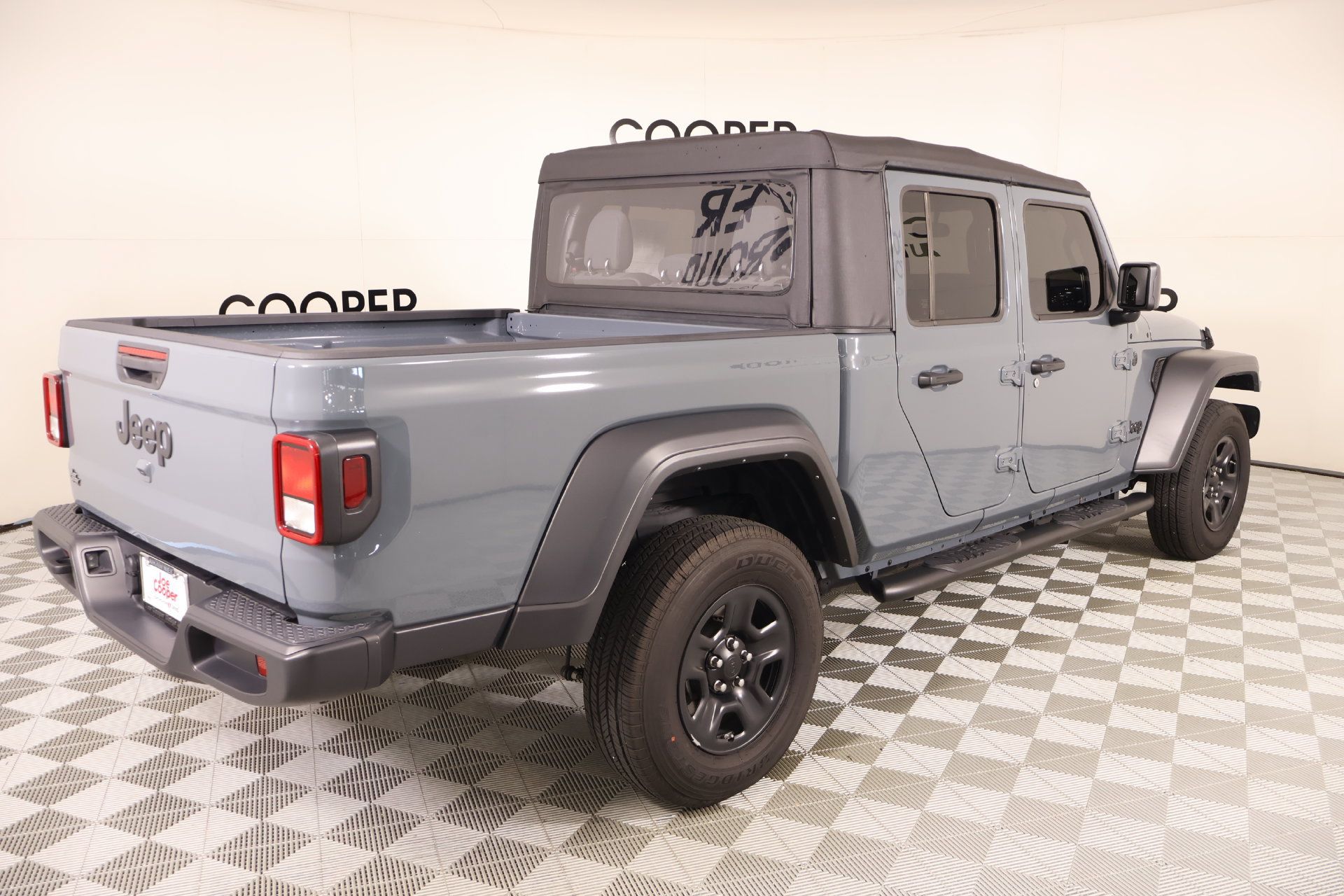 Used 2025 Jeep Gladiator Sport AWD/4WD image 19
