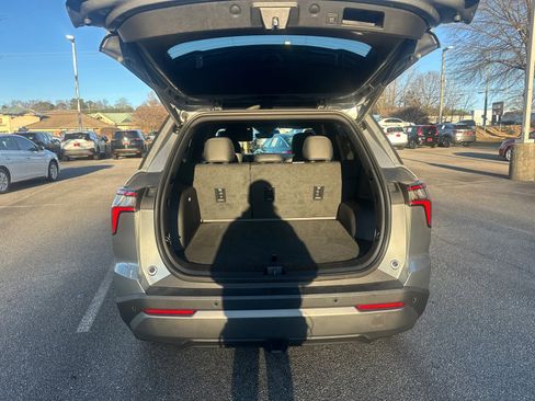 Used 2025 Chevrolet Equinox LT w/ Convenience Package II image 18