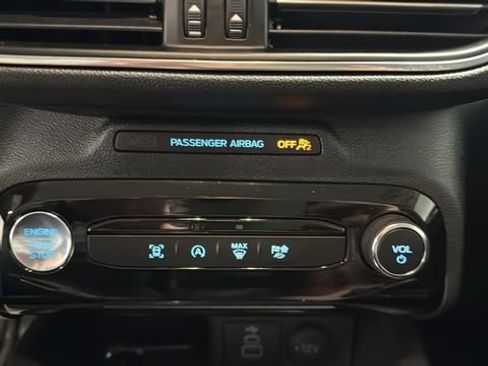 Used 2025 Ford Escape Platinum AWD/4WD image 24