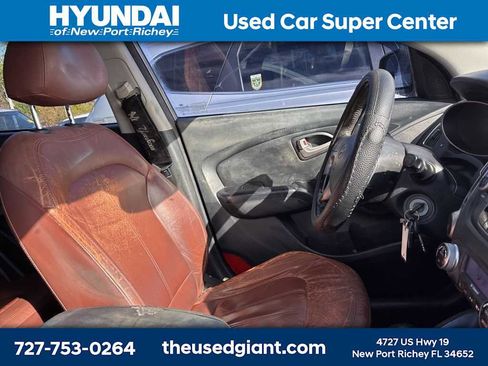 Used 2011 Hyundai Tucson Limited image 8
