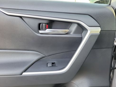 Used 2019 Toyota RAV4 XLE image 12