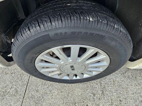 Used 2007 Lincoln Town Car Signature image 22