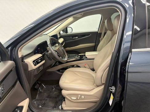Used 2022 Lincoln Nautilus FWD w/ Premium Package image 9