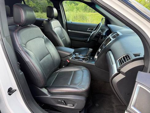 Used 2017 Ford Explorer Sport AWD/4WD image 19