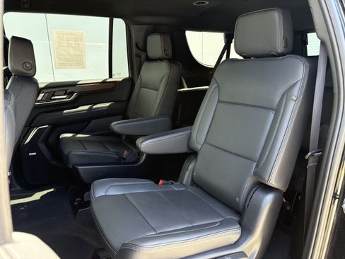 Used 2025 GMC Yukon XL Denali AWD/4WD image 13