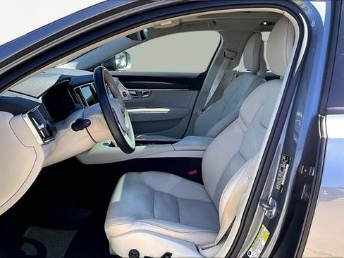Used 2017 Volvo V90 T6 Cross Country image 27