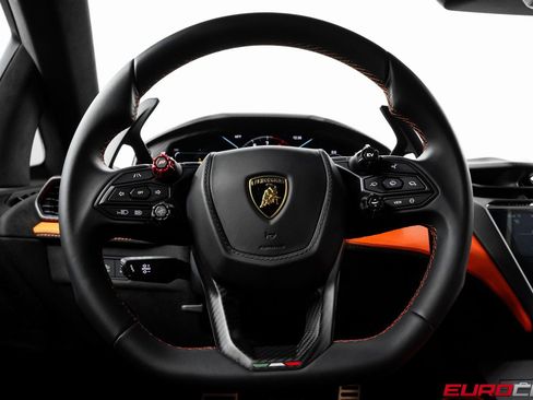 Used 2025 Lamborghini Revuelto AWD/4WD image 30