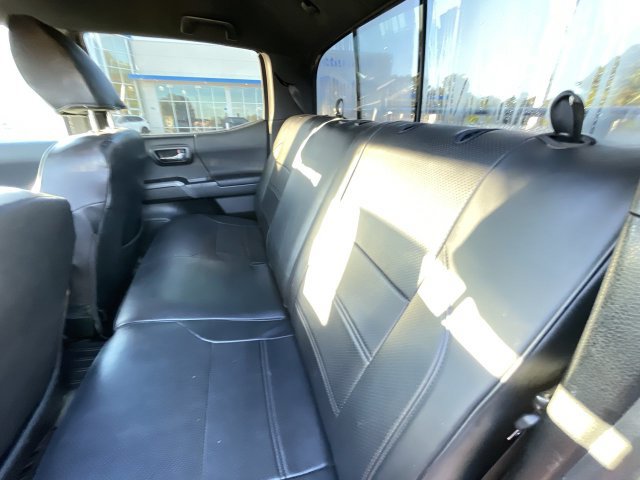 Used 2023 Toyota Tacoma TRD Sport w/ Advanced Technology Package AWD/4WD image 19