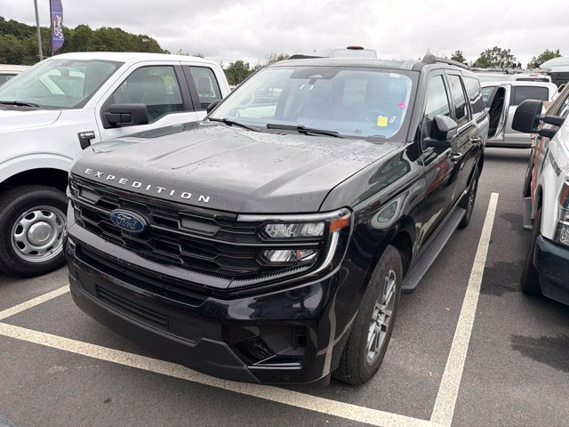 Used 2025 Ford Expedition Max Active AWD/4WD image 1