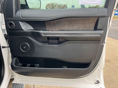 Used 2019 Ford Expedition Limited w/ Equipment Group 301A image 17