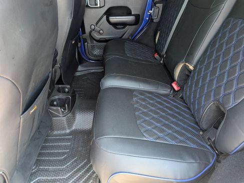 Used 2018 Jeep Wrangler Unlimited Sport AWD/4WD image 8