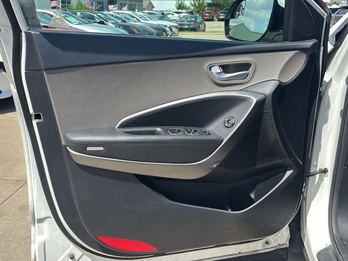 Used 2017 Hyundai Santa Fe SE AWD/4WD image 10