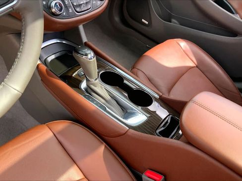 Used 2017 Chevrolet Malibu Premier w/ Premier Sun and Wheel Package image 17