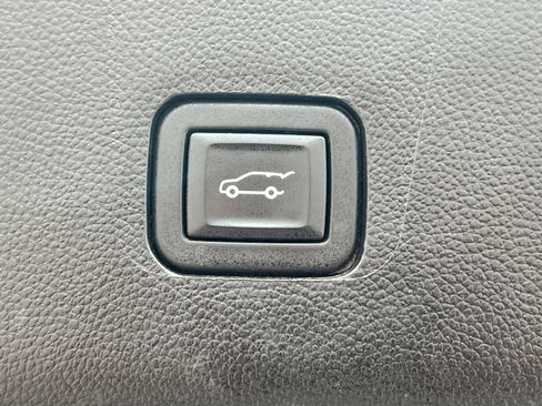 Certified 2021 Chevrolet Traverse LT AWD/4WD image 39