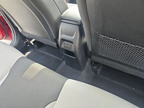 Used 2024 Hyundai Venue SEL image 20