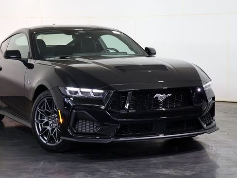 Used 2025 Ford Mustang GT Premium w/ GT Performance Package RWD image 6