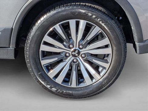 Used 2020 Mitsubishi Outlander ES image 21